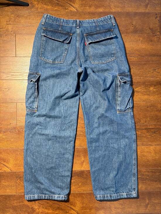 Levi's 94’ Baggy Cargo Jeans - Picture 4 of 11